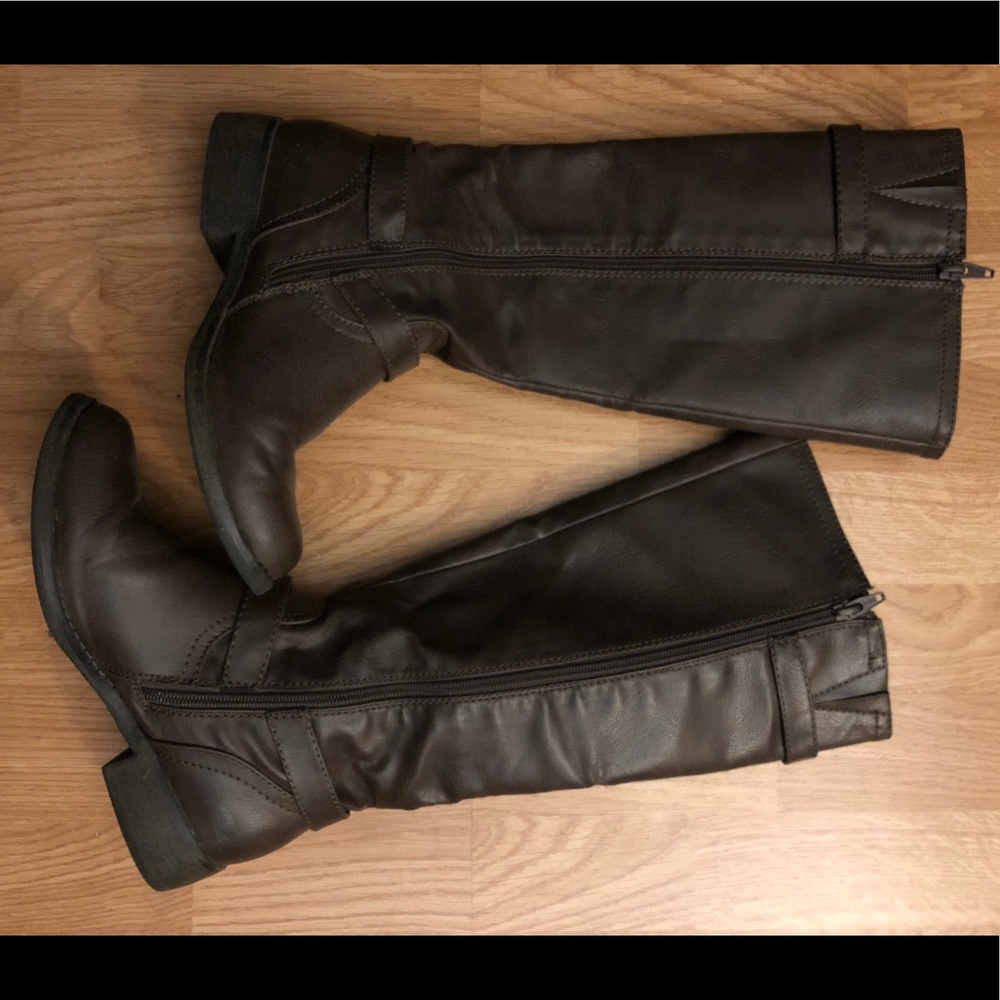 PreOwned Cathy Jean sz7 Boots